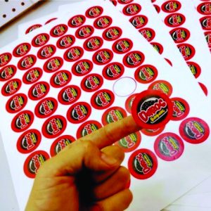 88 ETIQUETAS DE 3X3CMS.